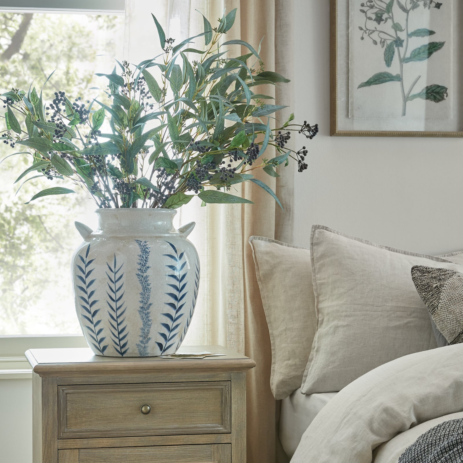 The Ceramic Vase Is Having a Moment — Here's How to Choose the Right One