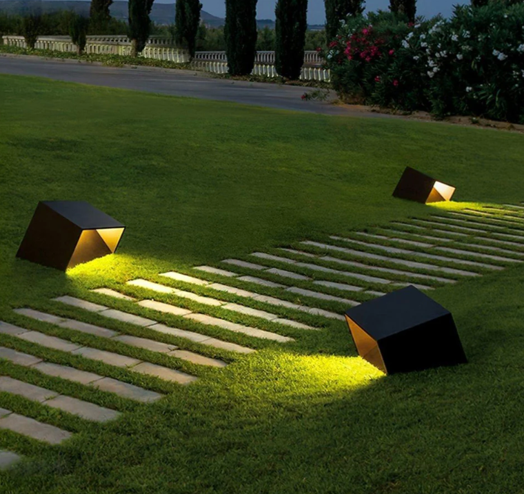 Best Solar Garden Lights UK 2026 — Complete Guide to Solar Outdoor Lighting