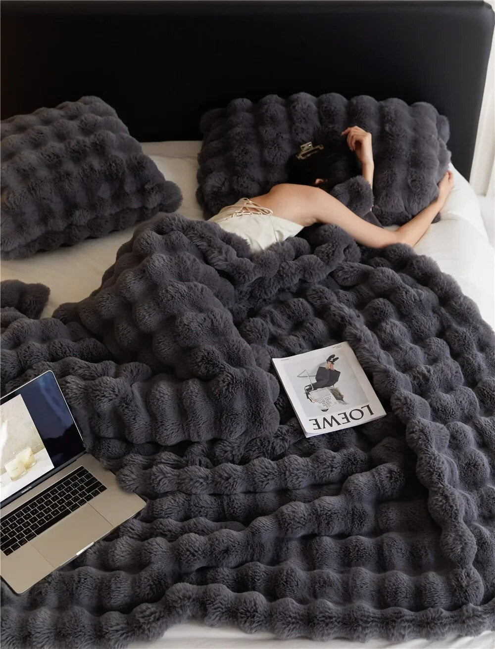 Plush Wool Blanket – Comfora – Ultra Soft Throw – Luxury Home Accessory