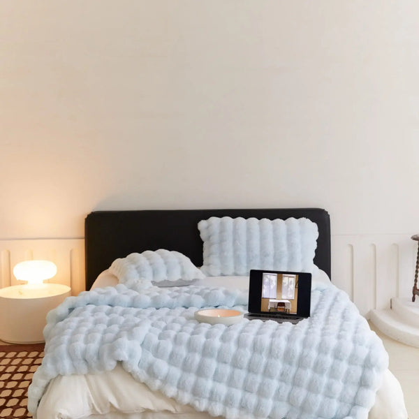 Plush Wool Blanket – Comfora – Ultra Soft Throw – Luxury Home Accessory