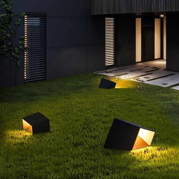 Solar Garden Light - SolaraX - Outdoor LED Floor Lamp