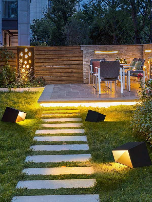 Solar Garden Light - SolaraX - Outdoor LED Floor Lamp