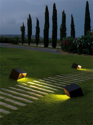 Solar Garden Light - SolaraX - Outdoor LED Floor Lamp