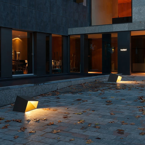 Solar Garden Light - SolaraX - Outdoor LED Floor Lamp