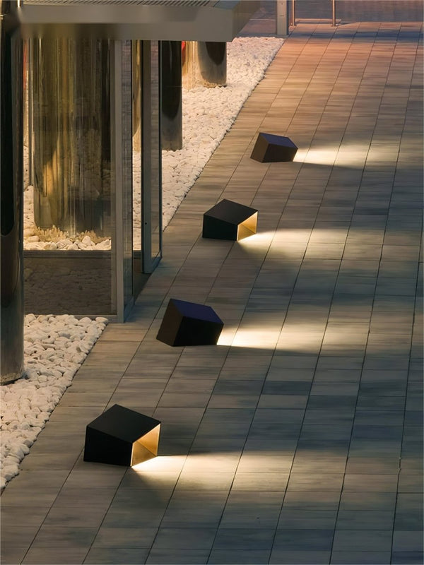 Solar Garden Light - SolaraX - Outdoor LED Floor Lamp