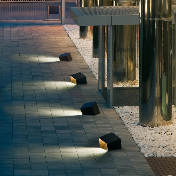 Solar Garden Light - SolaraX - Outdoor LED Floor Lamp