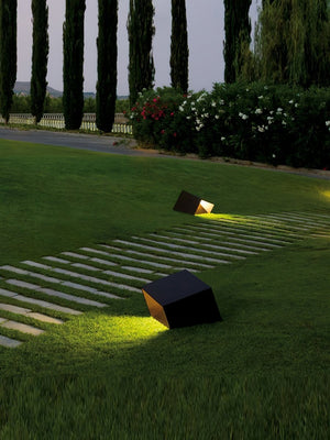 Solar Garden Light - SolaraX - Outdoor LED Floor Lamp