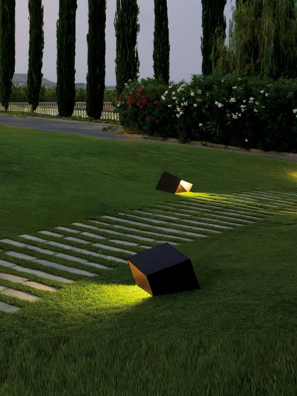Solar Garden Light - SolaraX - Outdoor LED Floor Lamp