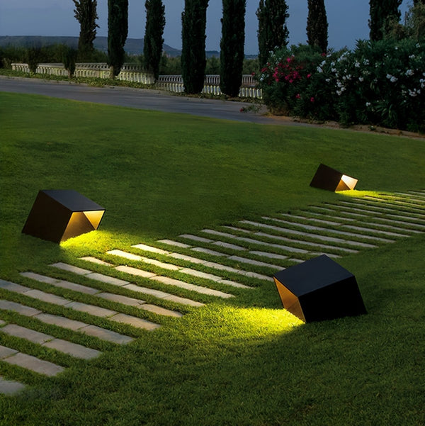 Solar Garden Light - SolaraX - Outdoor LED Floor Lamp