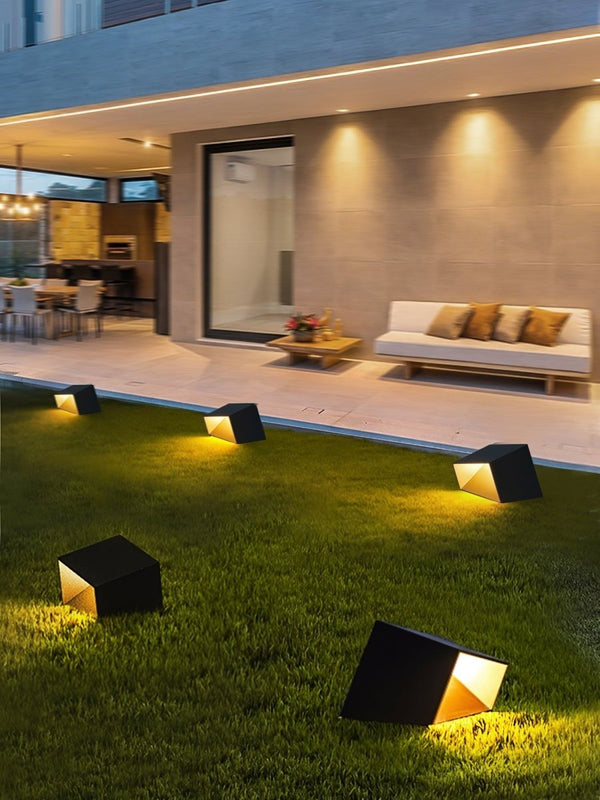 Solar Garden Light - SolaraX - Outdoor LED Floor Lamp