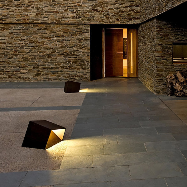 Solar Garden Light - SolaraX - Outdoor LED Floor Lamp