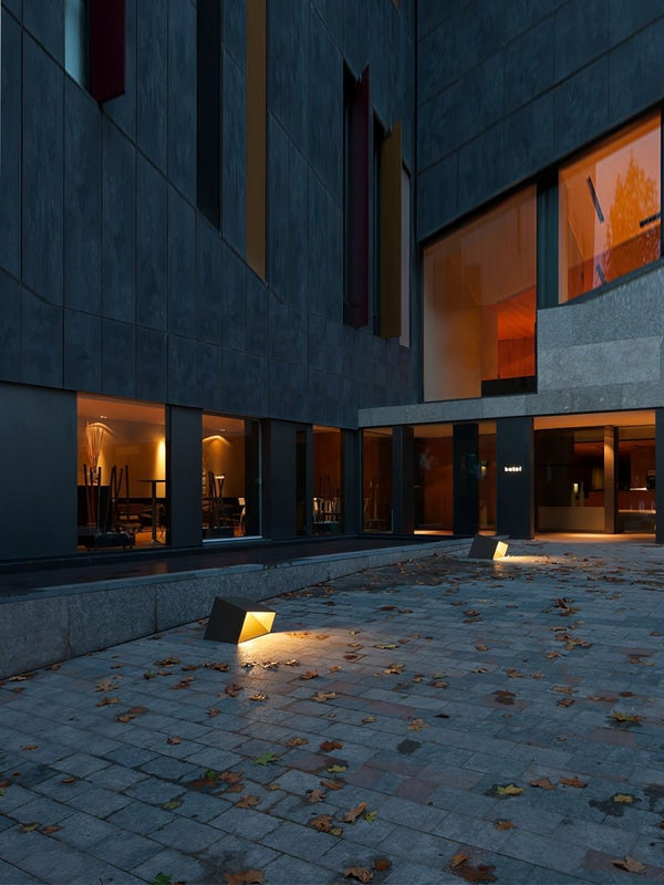 Solar Garden Light - SolaraX - Outdoor LED Floor Lamp