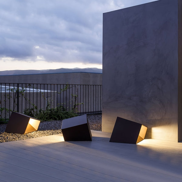 Solar Garden Light - SolaraX - Outdoor LED Floor Lamp