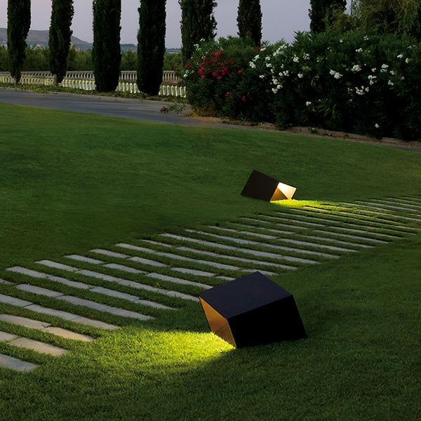 Solar Garden Light - SolaraX - Outdoor LED Floor Lamp