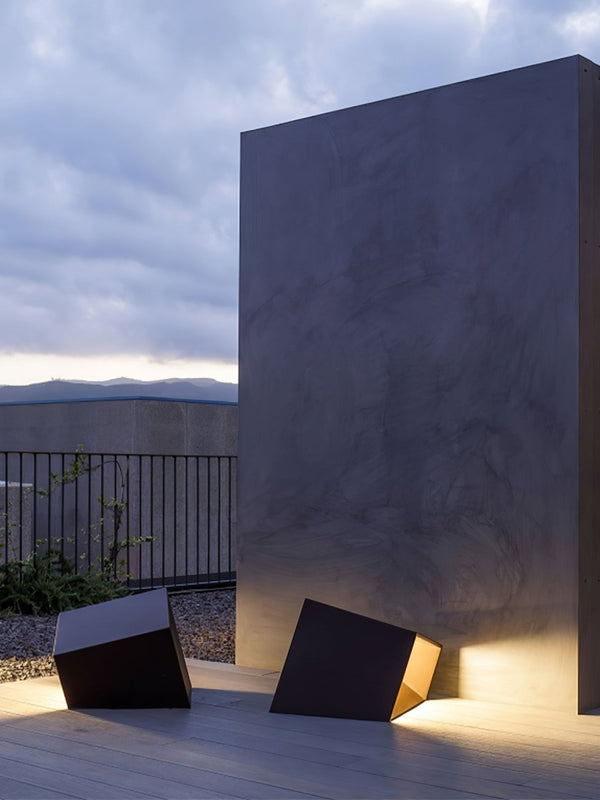 Solar Garden Light - SolaraX - Outdoor LED Floor Lamp